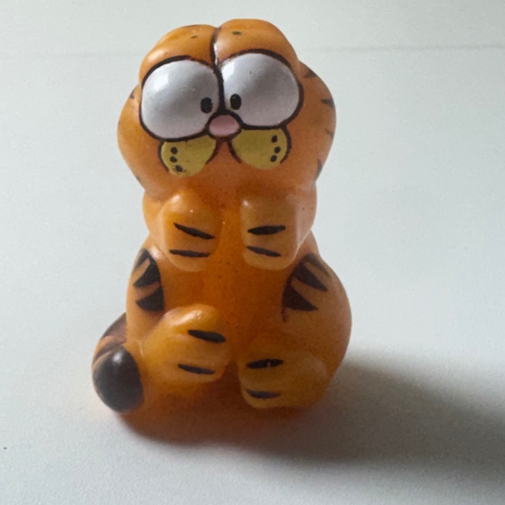 Vintage 1978 Garfield the Cat PVC Miniature Figure pencil topper